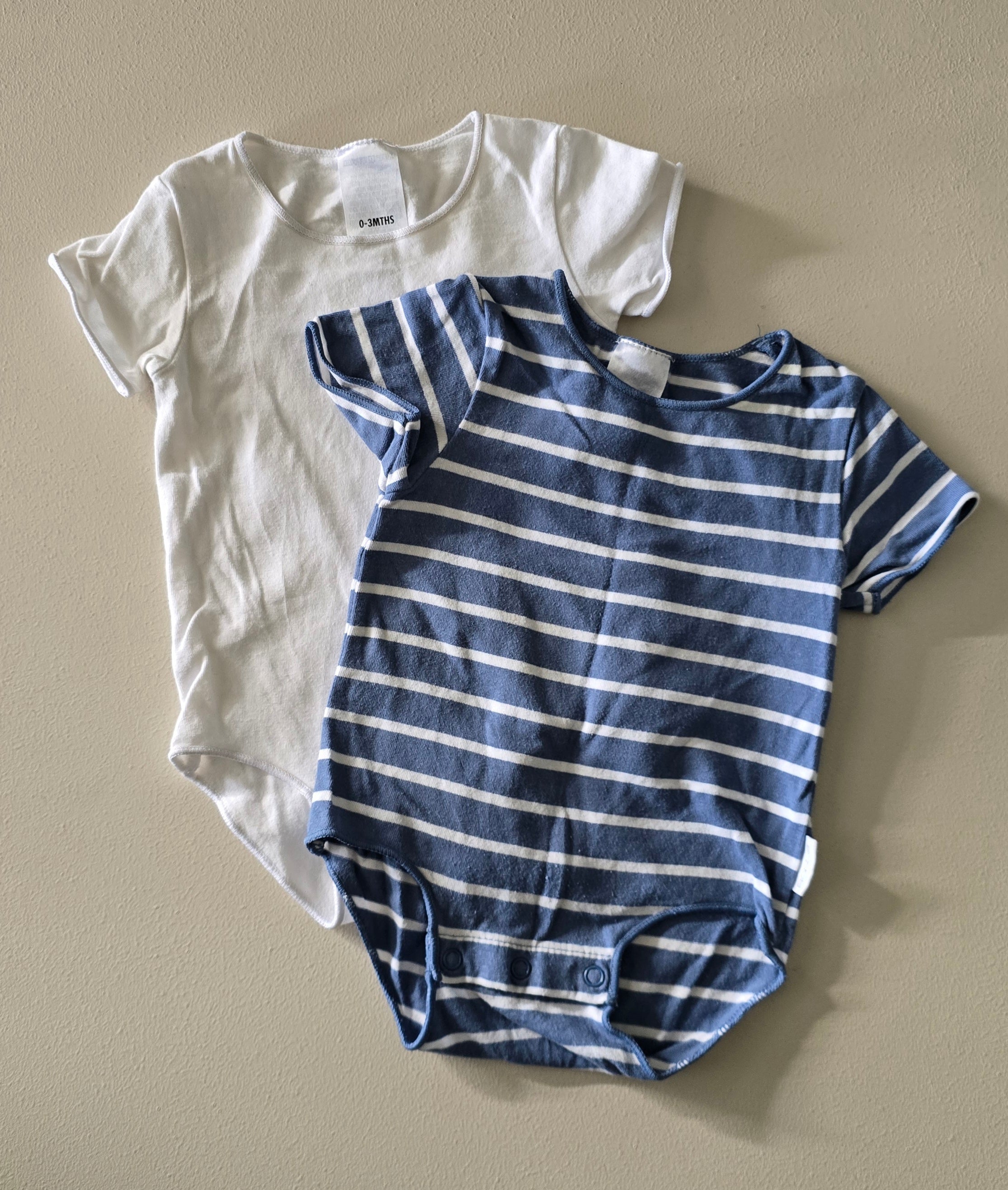 Bonds Onesies (0-3m)
