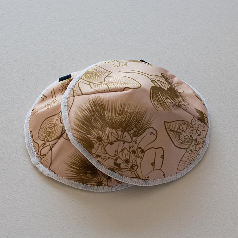 Kekoa contoured night nursing breastfeeding chest feeding pads hold 70ml (A-E Cup) and 100ml (F-K cup) per pad. Larger bust cup sized for fuller curve figures. Shown in Rata print.