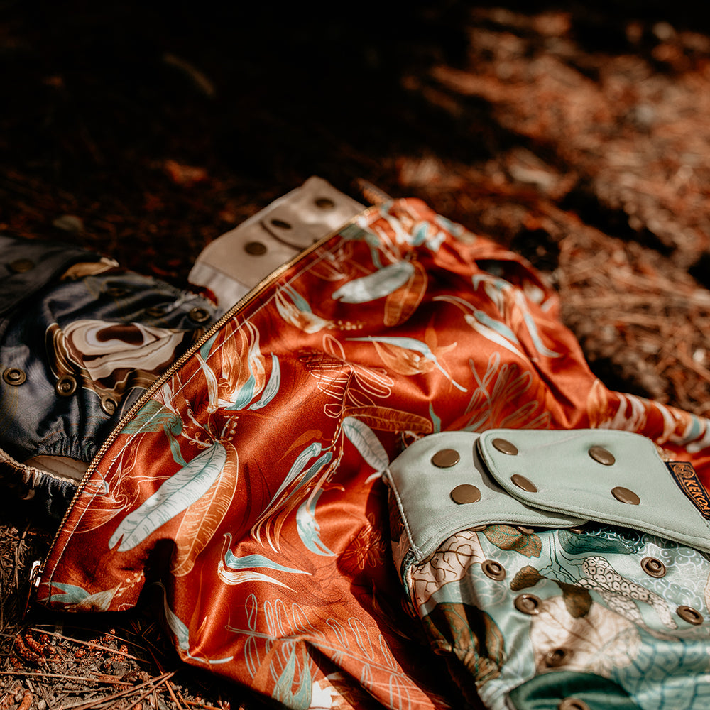 Kekoa Wetbag | Large Kaki (Black Stilt)